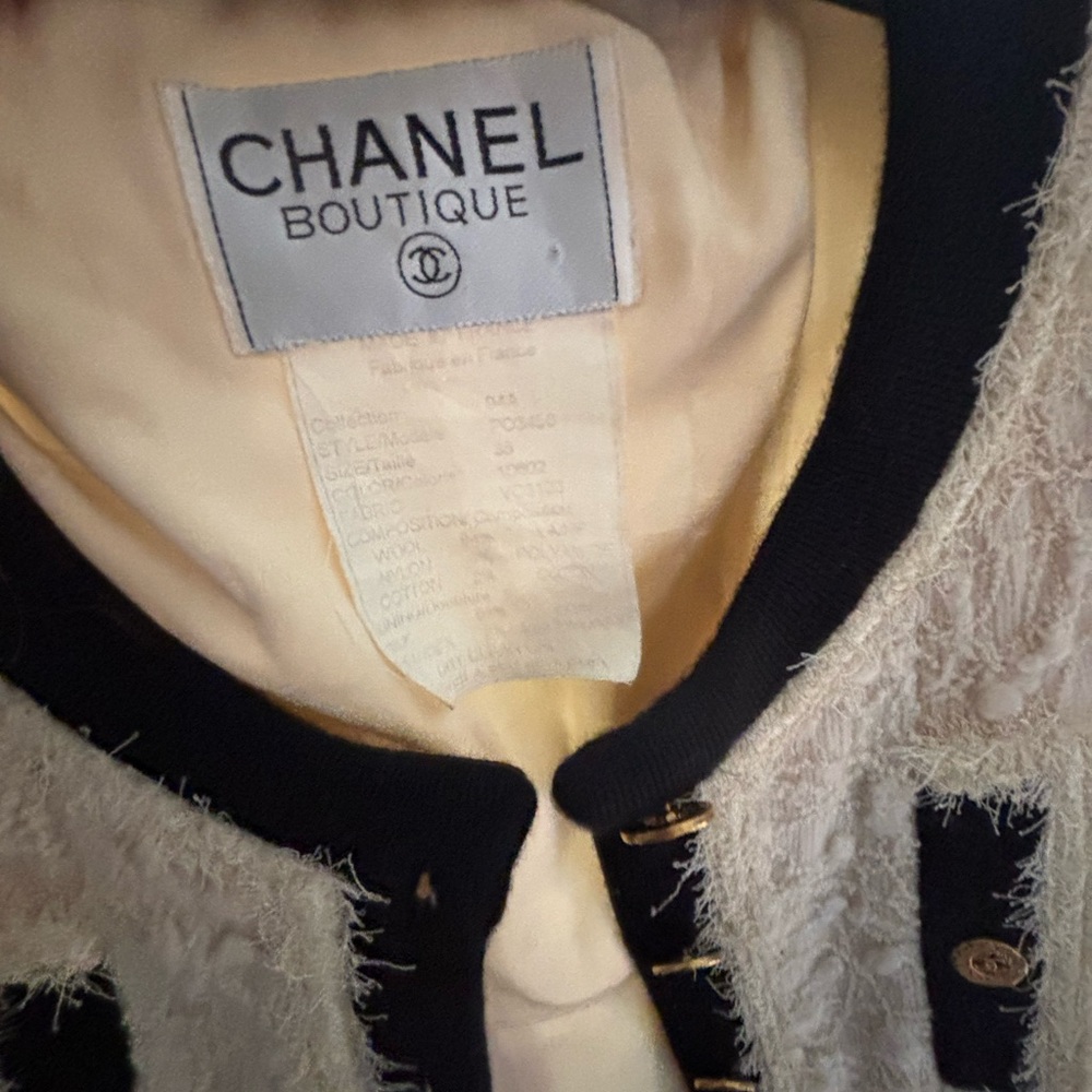 Chanel Women's Textured Cream and Black Blazer - Picture 11 of 11